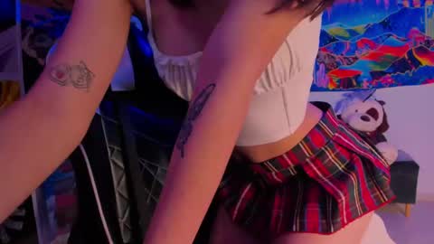 Snapshot of space__kittyy chatting on 02-18-25, 01:10 Val online show from 02-18-25, 01:10