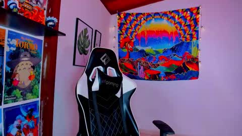 Snapshot of space__kittyy chatting on 10-24-25, 01:03 Val online show from 10-24-25, 01:03