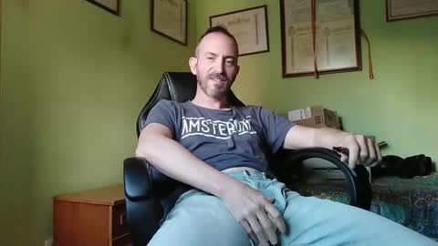 Snapshot of spanishharddick chatting on 10-14-25, 04:19 Manu online show from 10-14-25, 04:19