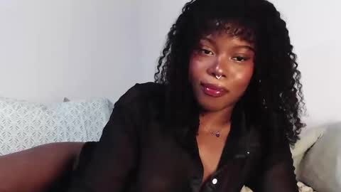 Snapshot of sparklingsoleil chatting on 11-10-25, 03:00 Soleil online show from 11-10-25, 03:00