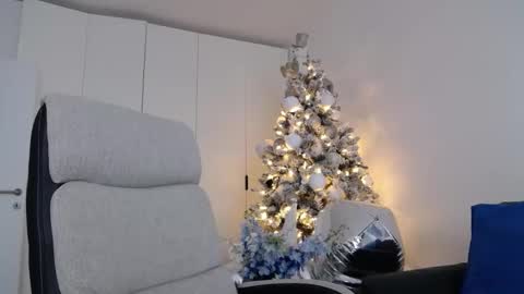 sparkly_eve online show from 12-22-25, 11:07