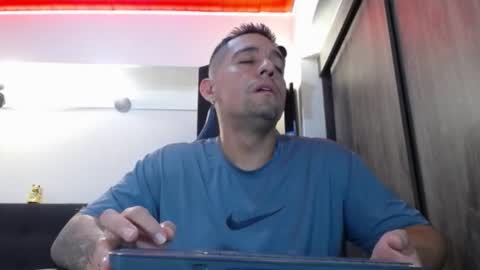 Snapshot of spartacus_cam chatting on 02-11-26, 04:50 online show from 02-11-26, 04:50