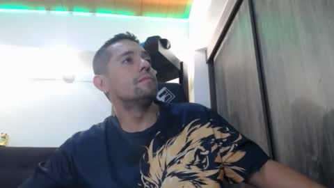 Snapshot of spartacus_cam chatting on 03-12-26, 05:24 online show from 03-12-26, 05:24