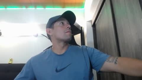 Snapshot of spartacus_cam chatting on 03-31-26, 05:30 online show from 03-31-26, 05:30