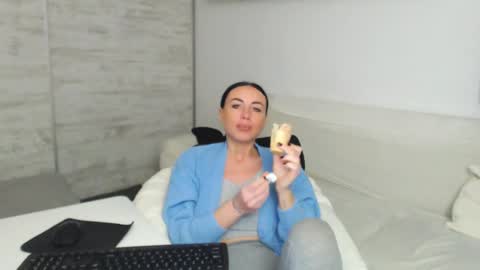Carla online show from 12-07-24, 04:14