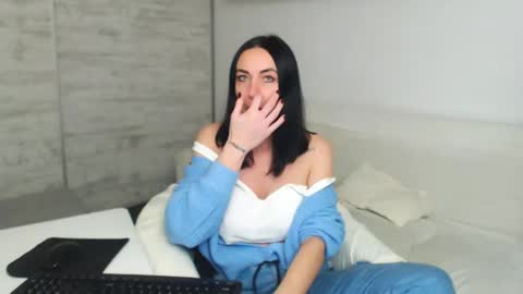 Carla online show from 12-08-24, 03:35