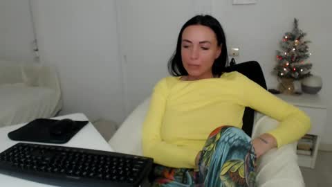 Carla online show from 12-22-24, 08:58