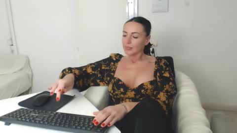 Carla online show from 01-11-25, 04:36