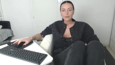Carla online show from 01-25-25, 04:46