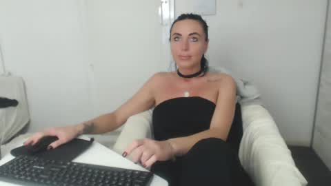 Carla online show from 02-10-25, 08:42