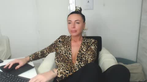 Carla online show from 02-18-25, 04:26