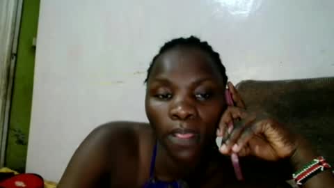 spicy_bella69 online show from 06-17-26, 05:43