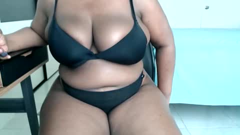 SPICYCHOCSTRAW online show from 02-04-26, 07:31