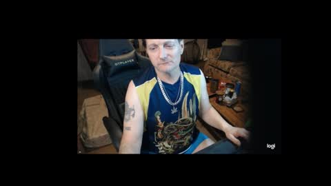 Snapshot of spider19752020 chatting on 01-04-25, 01:10 bri and mags fun room online show from 01-04-25, 01:10