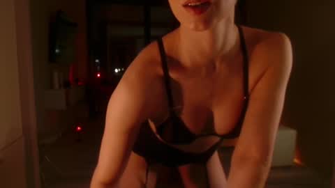 Snapshot of spiklencii chatting on 10-24-25, 04:58 Elizabeth online show from 10-24-25, 04:58