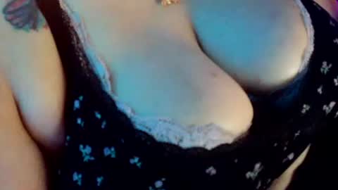 Vanessa Spade online show from 10-24-25, 09:49