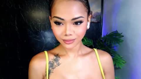 Snapshot of spoileme_babexx chatting on 10-23-25, 01:38 CALL ME RAINE online show from 10-23-25, 01:38