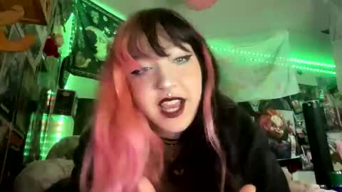 Pixie online show from 10-31-25, 04:30