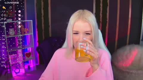 Snapshot of springajara chatting on 11-15-25, 12:56 Vetta online show from 11-15-25, 12:56