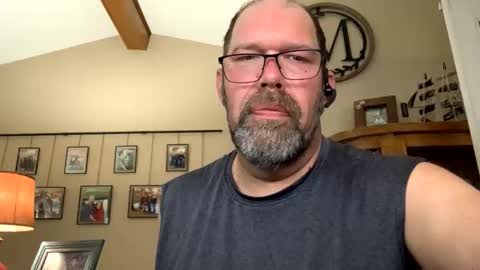 Snapshot of squirreldiamond chatting on 05-16-26, 02:05 squirreldiamond online show from 05-16-26, 02:05