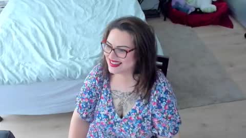 Snapshot of squirt_kimmm chatting on 11-13-25, 10:14 Kim online show from 11-13-25, 10:14