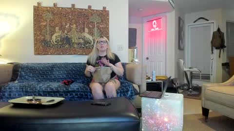Snapshot of squirt_vip_room chatting on 12-23-24, 01:40 Roxy Day  Mossimo Knight online show from 12-23-24, 01:40