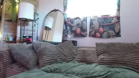 Earthling Gurl Michelle Allergy online show from 05-20-26, 10:16