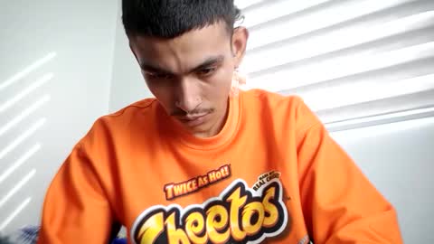 Snapshot of srcejotas chatting on 04-15-26, 08:20 sorry mom online show from 04-15-26, 08:20