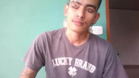 Snapshot of srcejotas chatting on 05-11-26, 01:39 sorry mom online show from 05-11-26, 01:39
