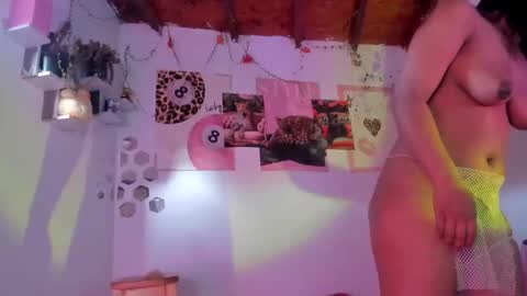 Snapshot of srsexy98 chatting on 10-17-25, 09:39 srsexy98 online show from 10-17-25, 09:39