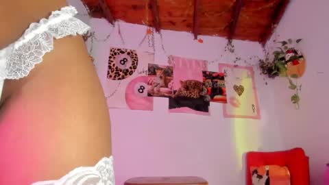 Snapshot of srsexy98 chatting on 10-30-25, 12:12 srsexy98 online show from 10-30-25, 12:12