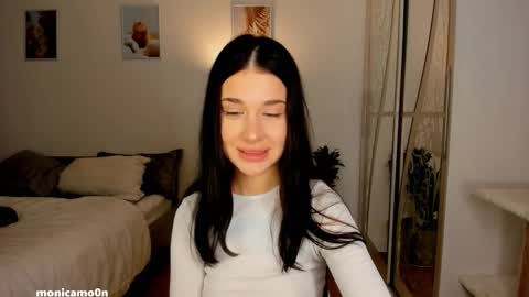 Snapshot of ssash1mii chatting on 11-17-25, 08:47 Hey guys i miss you so much online show from 11-17-25, 08:47