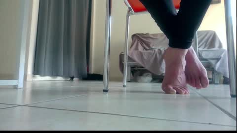 Snapshot of ssenzo chatting on 12-18-25, 10:32 ssenzo online show from 12-18-25, 10:32