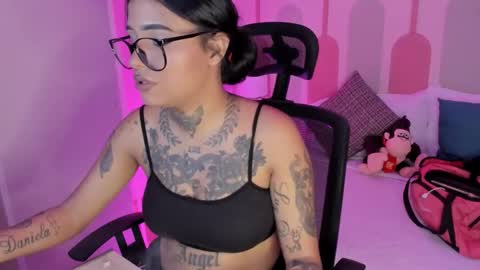 ssharolot   online show from 02-05-26, 03:27