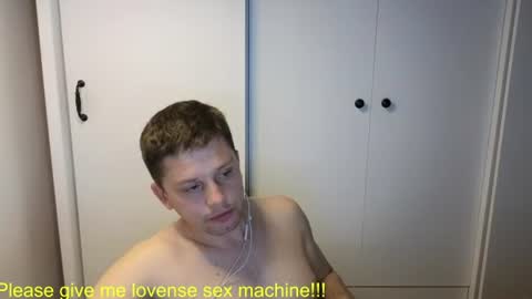 Snapshot of st1vemaster01 chatting on 06-17-26, 01:12 st1vemaster01 online show from 06-17-26, 01:12