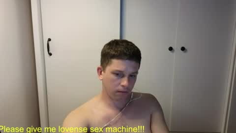 Snapshot of st1vemaster01 chatting on 06-24-26, 02:49 st1vemaster01 online show from 06-24-26, 02:49