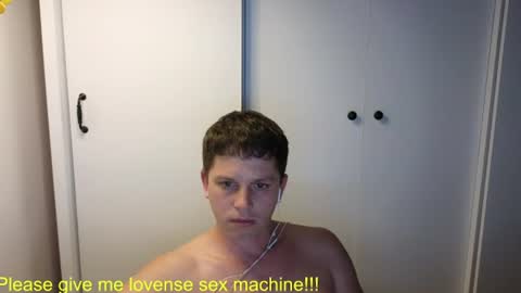 Snapshot of st1vemaster01 chatting on 07-08-26, 01:15 st1vemaster01 online show from 07-08-26, 01:15