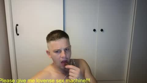 Snapshot of st1vemaster01 chatting on 07-12-26, 01:46 st1vemaster01 online show from 07-12-26, 01:46