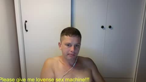 Snapshot of st1vemaster01 chatting on 07-24-26, 02:37 st1vemaster01 online show from 07-24-26, 02:37