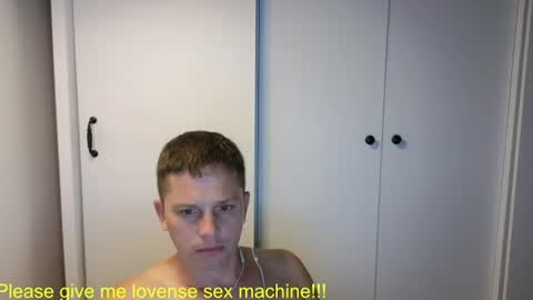 Snapshot of st1vemaster01 chatting on 07-29-26, 02:04 st1vemaster01 online show from 07-29-26, 02:04