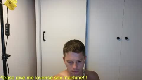 Snapshot of st1vemaster01 chatting on 08-02-26, 01:53 st1vemaster01 online show from 08-02-26, 01:53