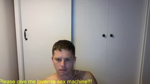 Snapshot of st1vemaster01 chatting on 08-07-26, 02:30 st1vemaster01 online show from 08-07-26, 02:30