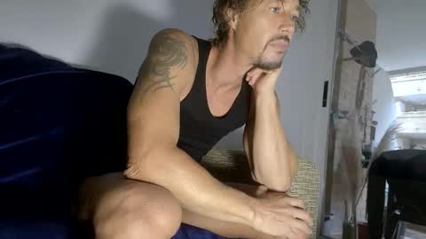 St Amor online show from 10-13-25, 01:00