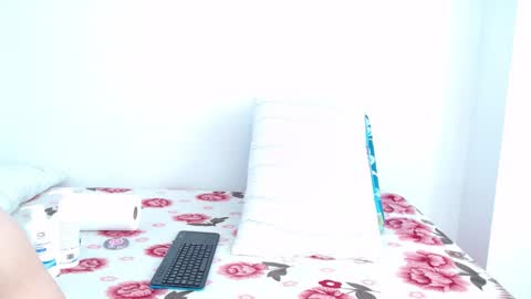 Snapshot of stacey_taylor7 chatting on 02-12-26, 01:06 stacey_taylor7 online show from 02-12-26, 01:06