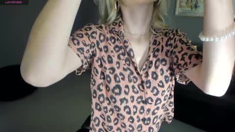 Snapshot of staceywood_ chatting on 04-22-26, 10:50 Stacy Woods online show from 04-22-26, 10:50