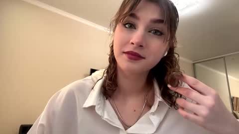 Elli online show from 02-06-26, 08:18