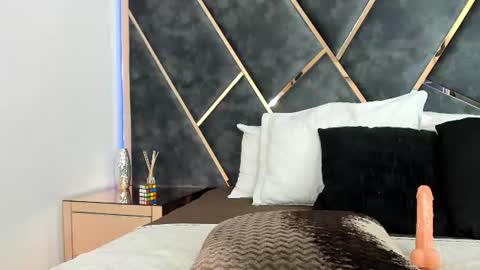 Snapshot of staciemoon chatting on 07-17-26, 06:24 Stacie online show from 07-17-26, 06:24