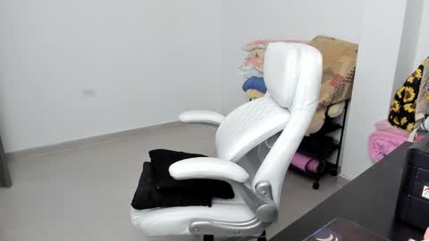 Zulma Yisset online show from 02-08-25, 04:57