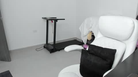 Zulma Yisset online show from 11-22-25, 02:43