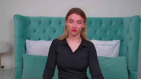 Snapshot of stacyevancesss chatting on 06-01-26, 04:20 StacyEvances online show from 06-01-26, 04:20